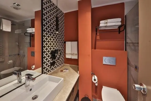 Deluxe Oda Giriş Katı, Bahçe Manzaralı, Balkonlu