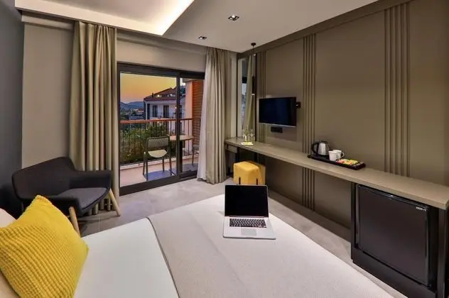 Deluxe Oda Giriş Katı, Bahçe Manzaralı, Balkonlu