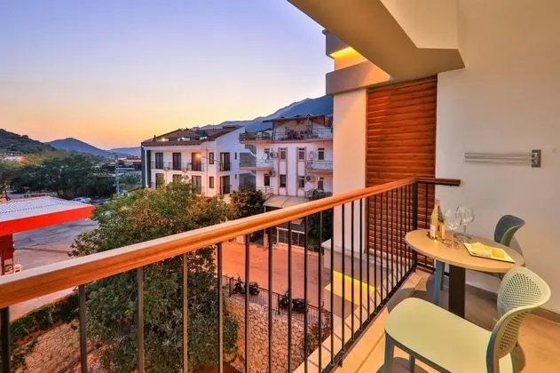 Deluxe Oda Giriş Katı, Bahçe Manzaralı, Balkonlu