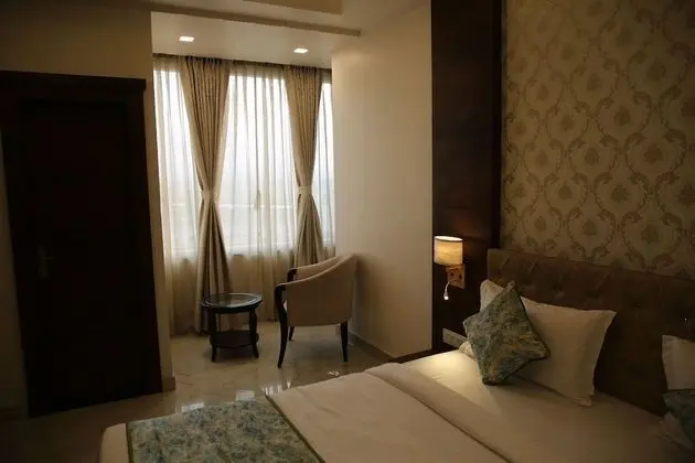 Luxury Oda