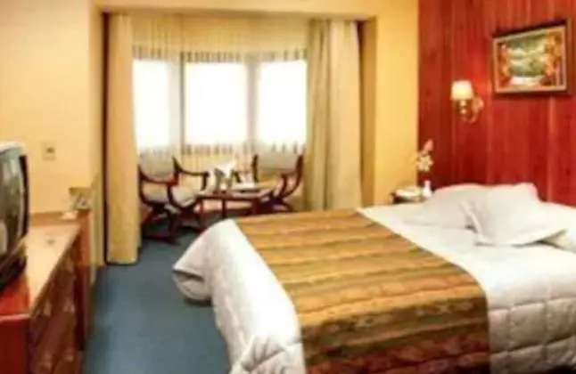 Junior Süit, Tek Büyük (Queen) Boy Yataklı