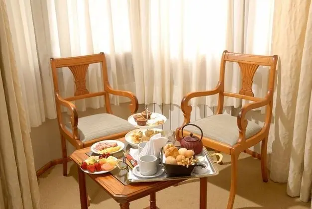 Junior Süit, Tek Büyük (Queen) Boy Yataklı