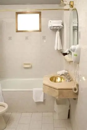 Junior Süit, Tek Büyük (Queen) Boy Yataklı