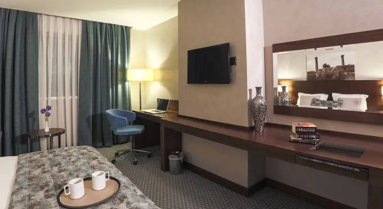 Standart Oda, Şehir Manzaralı