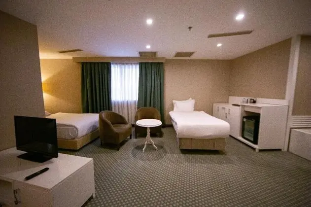 Triple, Şehir Manzaralı