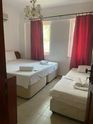Triple,Bahçe veya Sokak Manzaralı,2. Kat