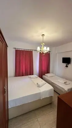 Triple,Bahçe veya Sokak Manzaralı,2. Kat