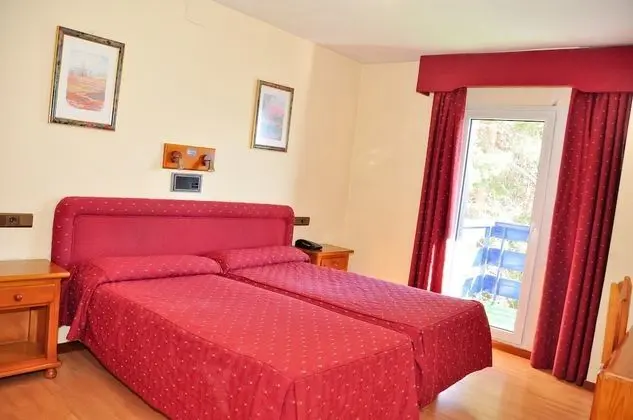 Üç Kişilik Oda