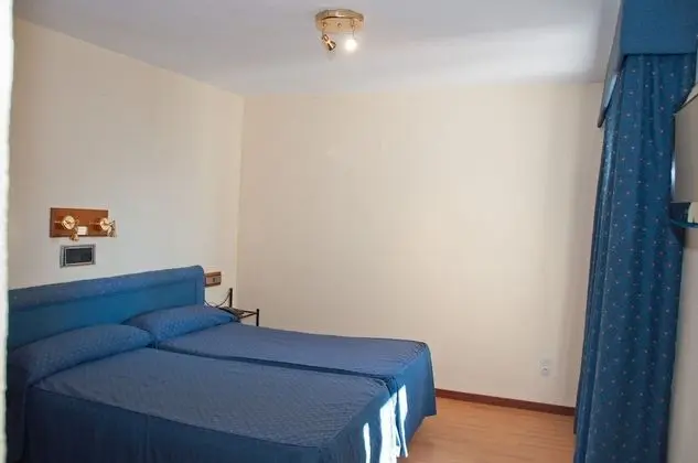 Üç Kişilik Oda