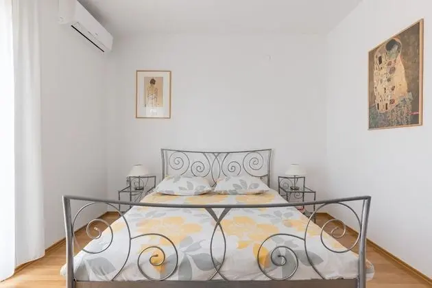 Apart Daire (Neven - comfortable & great location )