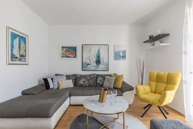 Apart Daire (Neven - comfortable & great location )