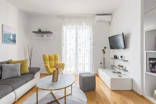 Apart Daire (Neven - comfortable & great location )