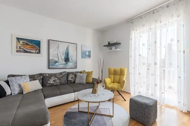 Apart Daire (Neven - comfortable & great location )