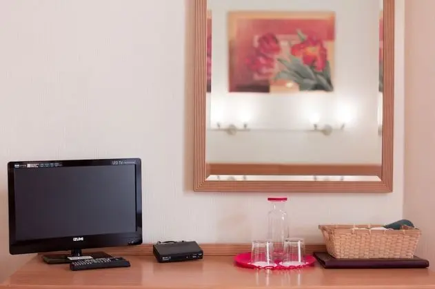 Tek Büyük Yataklı Oda (Maroon lounge)