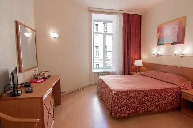 Tek Büyük Yataklı Oda (Maroon lounge)