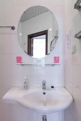 Tek Büyük Yataklı Oda (Maroon lounge)