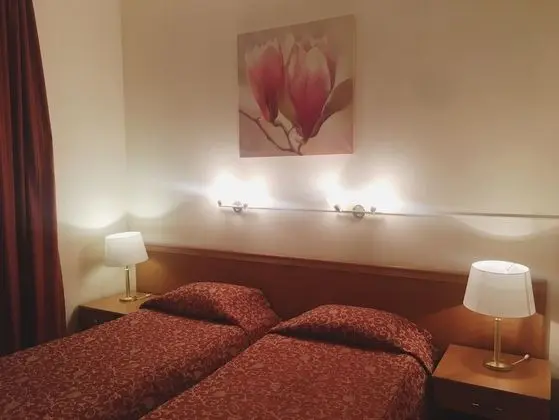 Üç Kişilik Oda (Maroon lounge 2)