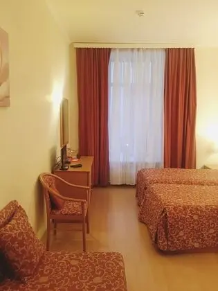 Üç Kişilik Oda (Maroon lounge 2)