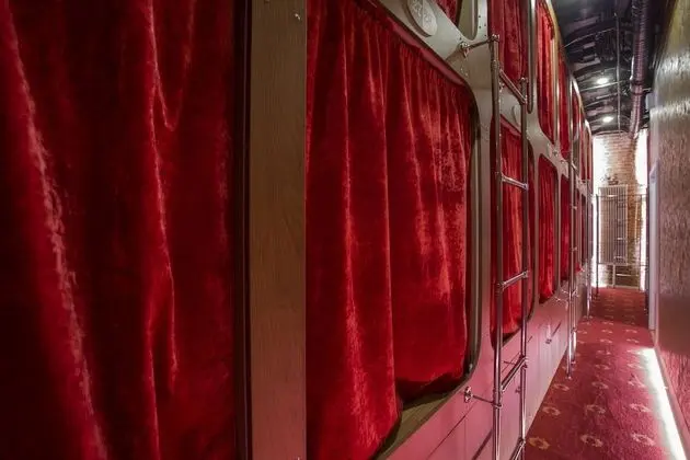 Single Capsule - Upper Level