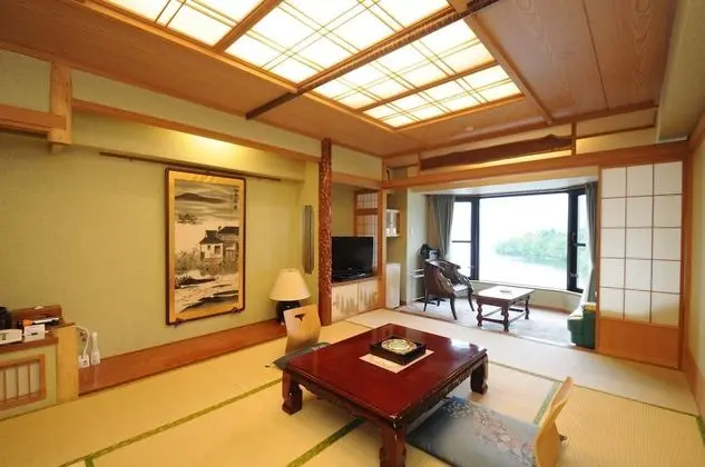 Traditional Oda, Sigara İçilmez, Dağ Manzaralı (Crystal Building)