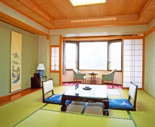 Traditional Oda, Sigara İçilmez, Dağ Manzaralı (Crystal Building)