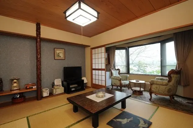 Traditional Oda, Sigara İçilmez, Dağ Manzaralı (Crystal Building)