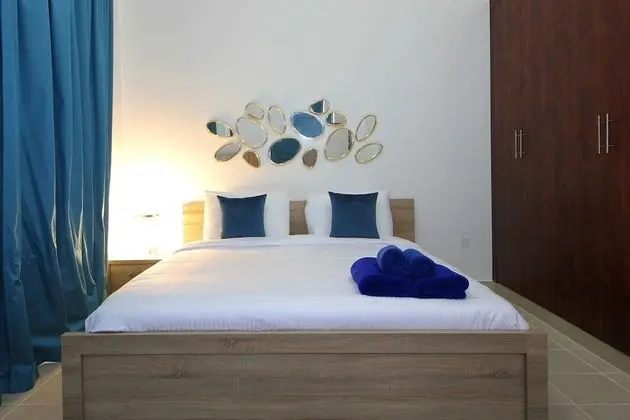 One Bedroom Apartment (1807)