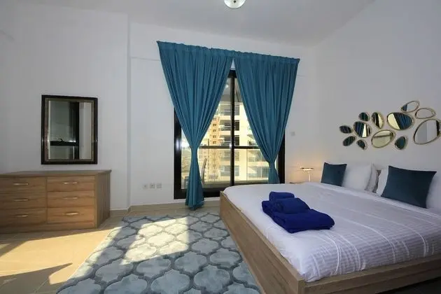 One Bedroom Apartment (1807)