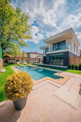 Royal Corner Villa Oda