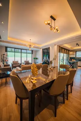 Royal Corner Villa Oda