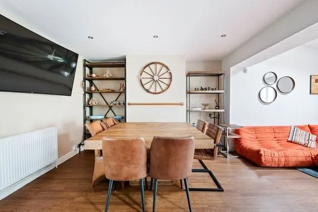 Ev (4 Bedrooms)