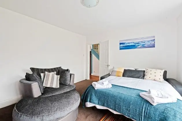 Ev (4 Bedrooms)