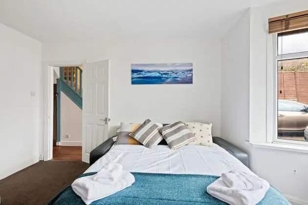 Ev (4 Bedrooms)