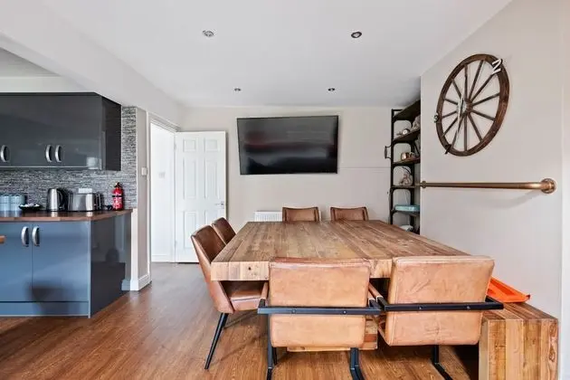 Ev (4 Bedrooms)