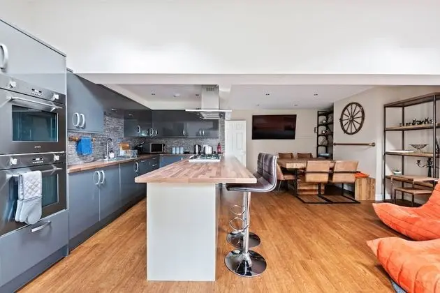 Ev (4 Bedrooms)