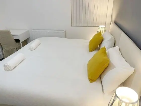 Ev, Özel Banyo, Avlu Manzaralı