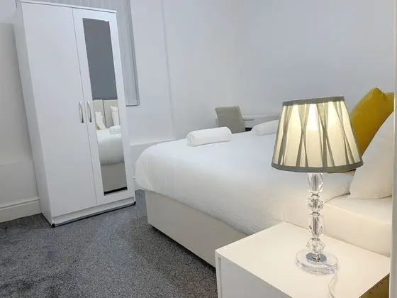 Ev, Özel Banyo, Avlu Manzaralı