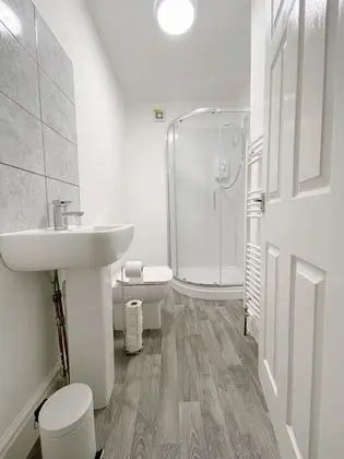 Ev, Özel Banyo, Avlu Manzaralı