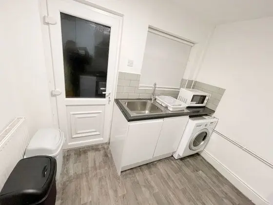 Ev, Özel Banyo, Avlu Manzaralı