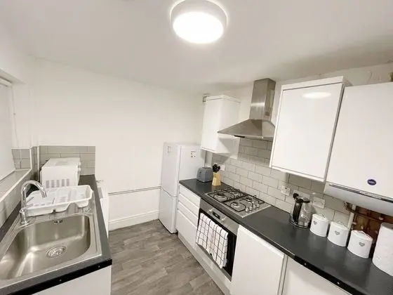 Ev, Özel Banyo, Avlu Manzaralı