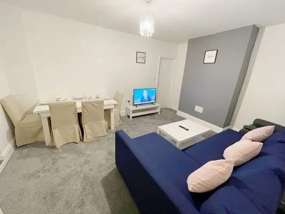 Ev, Özel Banyo, Avlu Manzaralı