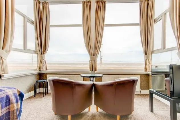 Large Family Room 6