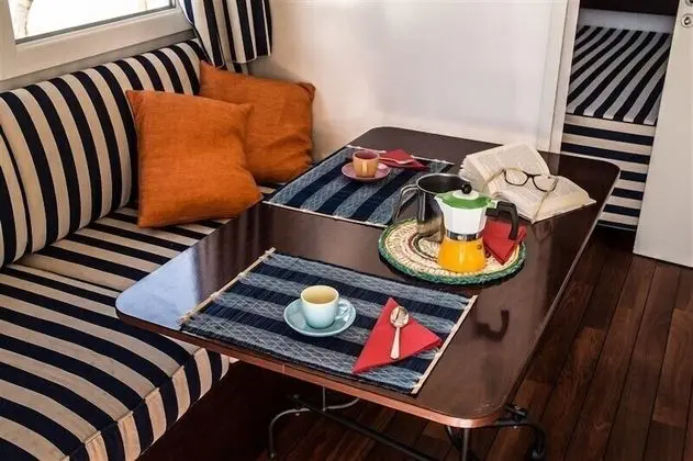 Odada yemek servisi