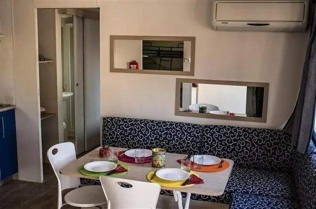 Odada yemek servisi