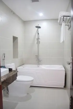 Deluxe Tek Büyük Yataklı Oda, 1 Büyük (Queen) Boy Yatak, Küvet, Şehir Manzaralı