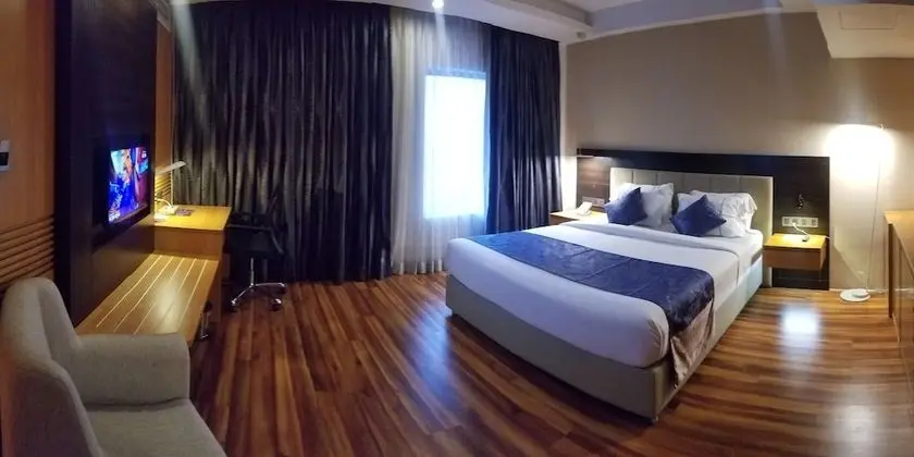 Premium Tek Büyük Yataklı Oda