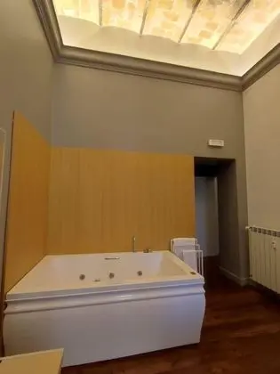 Süit, Sıcak Su Havuzu