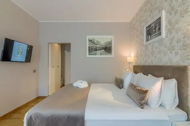 Deluxe Double Bed