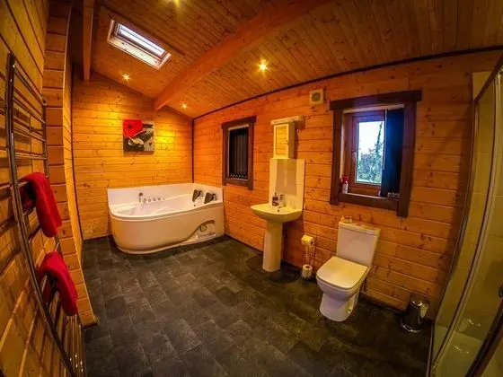 Luxury Apart Daire, Banyolu/Duşlu (with big Jacuzzi)