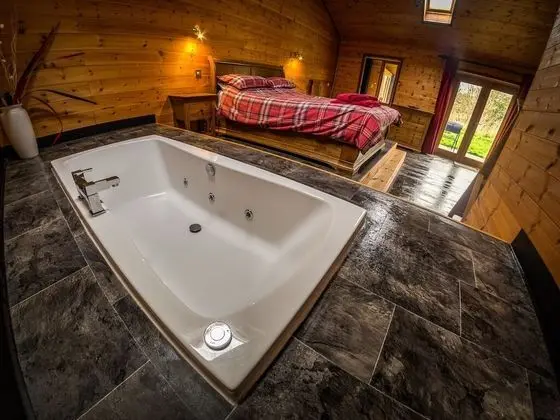 Luxury Apart Daire, Banyolu/Duşlu (and Jacuzzi)